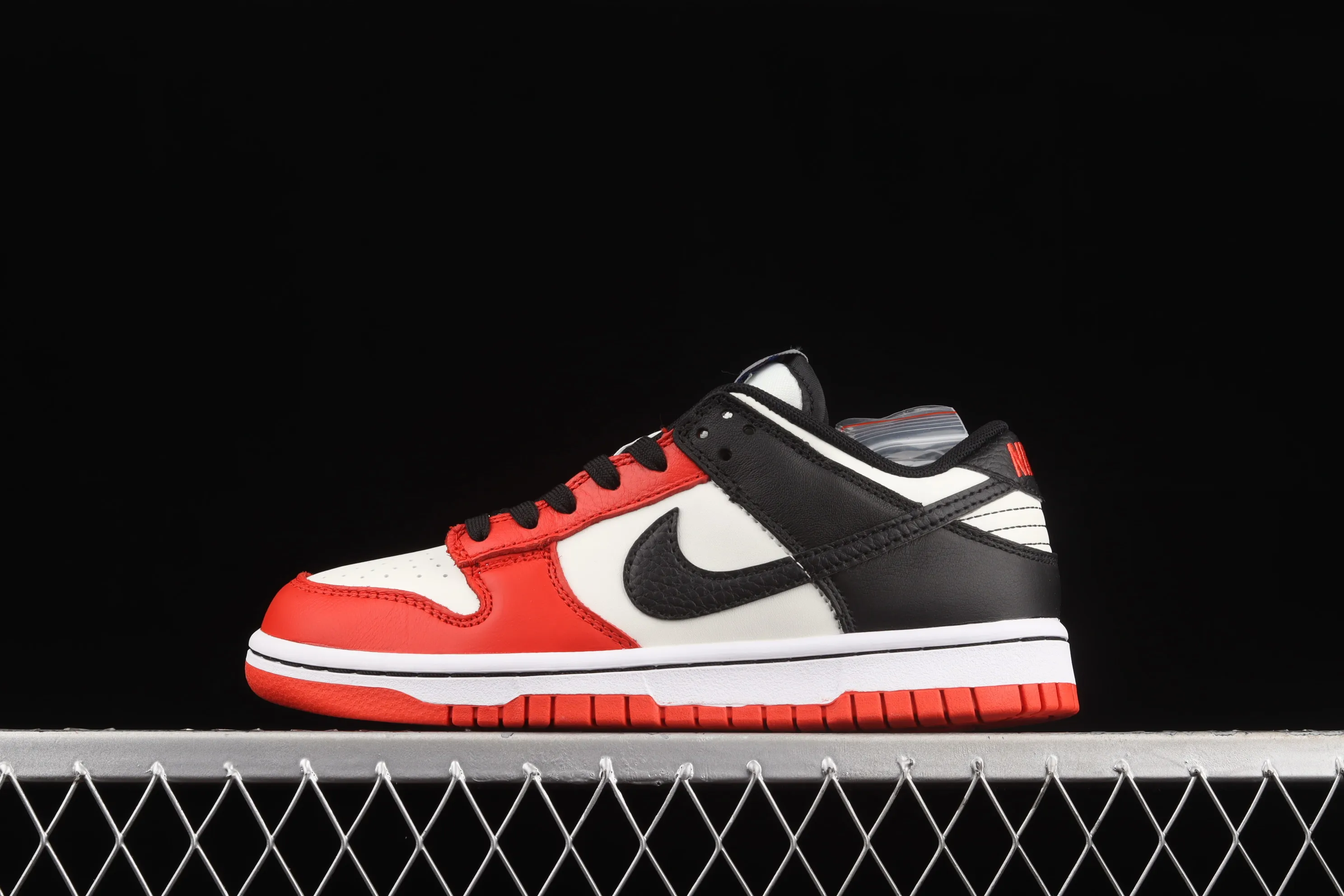 All Categories Nk SB Dunk Series Nk SB Dunk Low Low-top sneakers Pure original version NBA x Nk Dunk Low EMB '75th Anniversary' NBA joint SB smashed backboard low-top sneakers DD3363-100